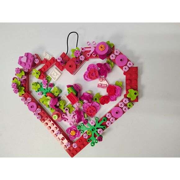 LEGO Heart Ornament Set 40638 - Picture 1 of 4